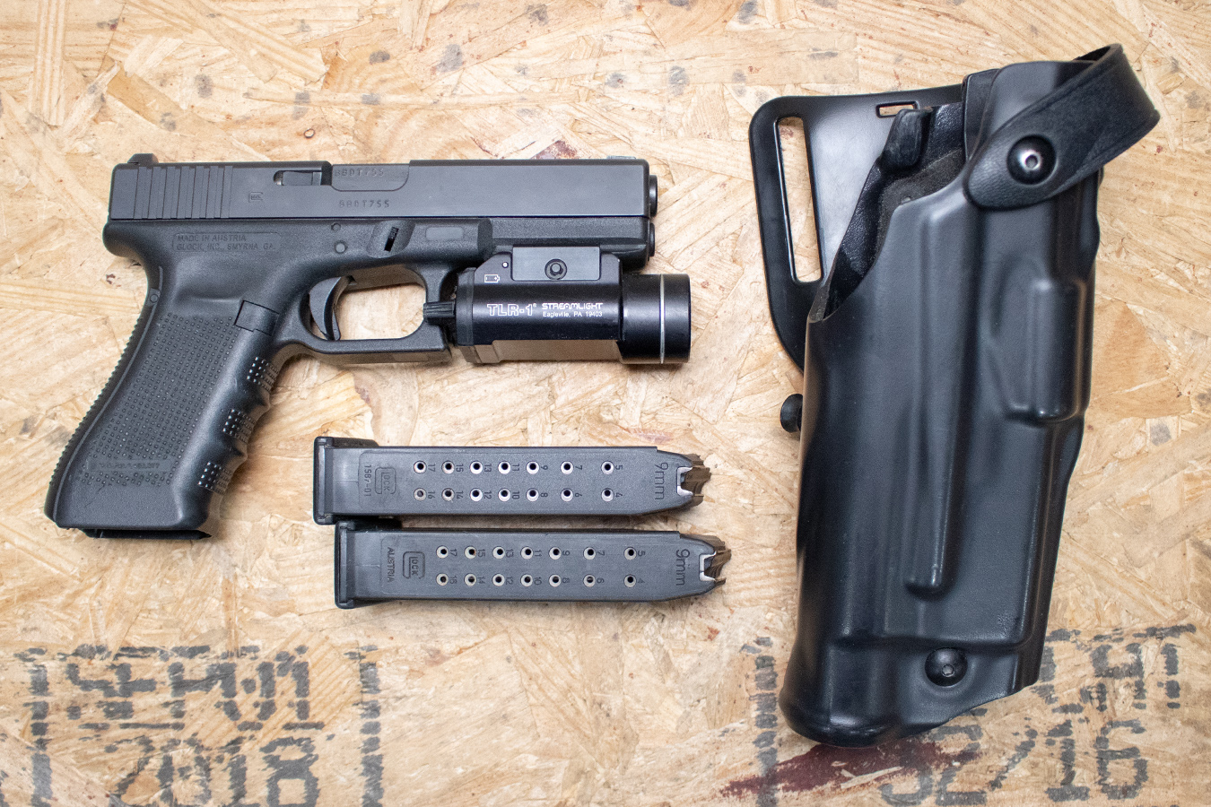 GLOCK 17 Gen4 9mm Police Trade-In Pistol with TLR-1 Light and Safariland Holster(Good Condition)